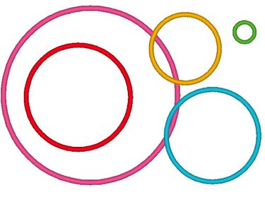 Mehrere überlappende ringförmige Stick-Kreise in Pink, Rot, Gelb, Türkis und Grün auf weißem Hintergrund.