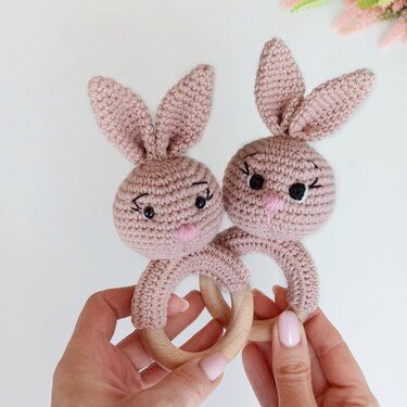 Pattern Bunny baby rattle - Crochet