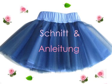 Blauer mehrlagiger Tüllrock mit elastischem Bund und Schriftzug ‚Schnitt & Anleitung‘, umgeben von Rosenmotiven