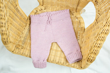 Strickanleitung Babyhose Lou  (Gr. 62/68 - 98/104)
