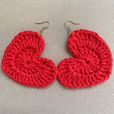 Crochet Heart Earrings for beginners, easy crochet pattern