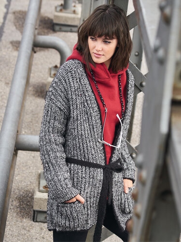 Strickanleitung: Klassischer Cardigan mit Taillengürtel