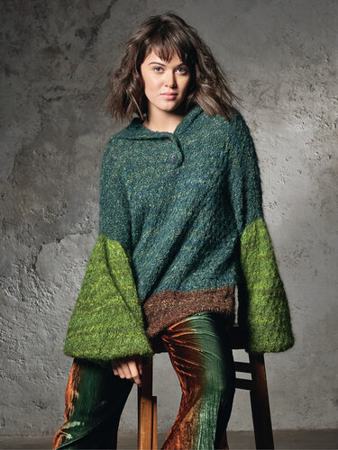 Strickanleitung: Lässiger Hoodie in Grüntönen mit weiten Ärmeln
