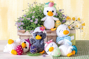 Gehäkelte Entenküken in Weiß und Hellgrau - Häkeln