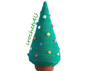 crochet pattern christmas tree with baubles, crocheted christmas tree