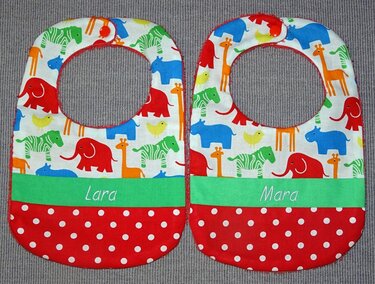 Stickdatei - Lätzchen ITH alle Größen - Sticken