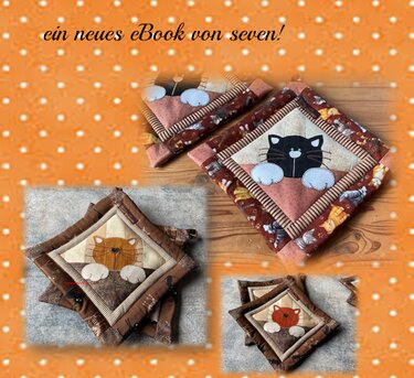 Mehrere gesteppte quadratische Topflappen mit applizierten Katzenköpfen in Braun, Schwarz und Orange, präsentiert auf gemustertem orangem Hintergrund und Holzunterlage.