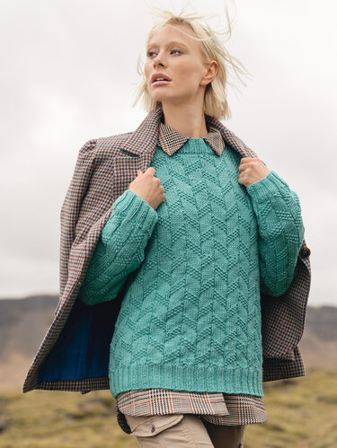 Raglanpulli im Strukturmuster