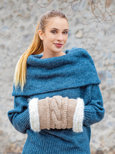 Gestrickter Muff in Beige-Braun