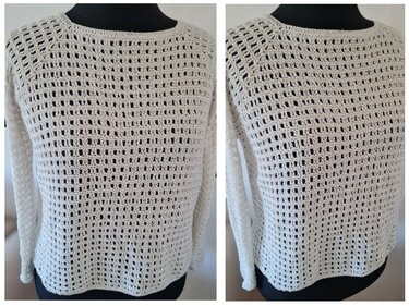 Gehäkelter cremefarbener Damenpullover mit offenem quadratischem Maschenbild auf Schneiderbüste