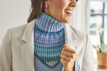 KEILKRAGEN GESTRICKT