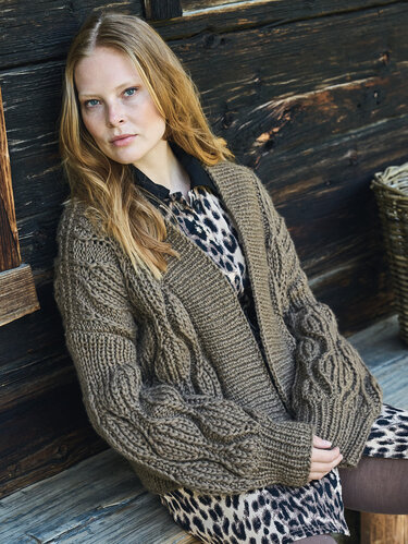 Jacke im Patent-Blattmuster