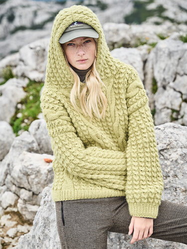 Hellgrüner Kapuzenpulli