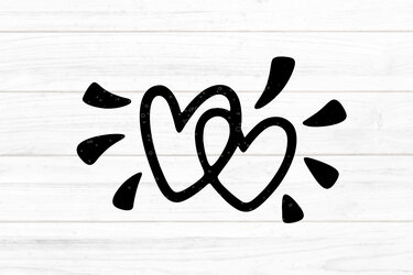 Zwei einfach gezeichnete, ineinander verschlungene Herzen mit Tropfenakzenten; schwarze Kontur auf heller Holzstruktur