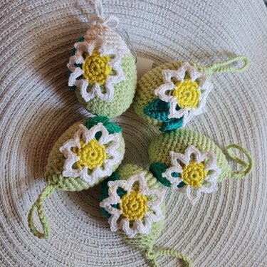 Osterei Deko mit Margerite - Häkeln