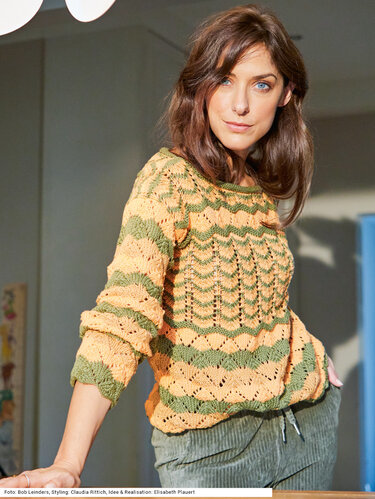 Pulli mit Ajourmusterstreifen in Oliv, Mandarin und Camel - Stricken