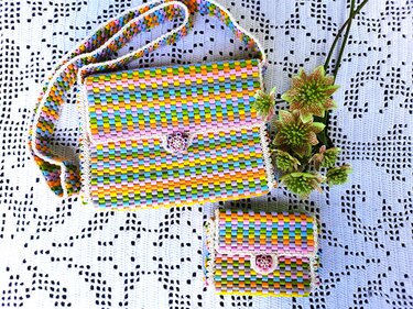 Bunte Perlentäschchen für kleine Damen