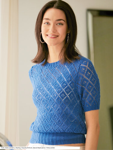 Blauer Pulli im Rautenmuster