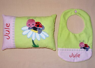 Stickdatei - Käfer Marienkäfer auf Blume Kissen und Lätzchen SET ITH