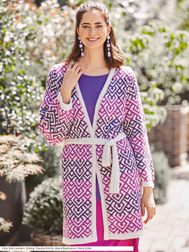 Lange Jacke im Jacquardmuster in Natur, Pink und Aubergine mit Gürtel - Stricken