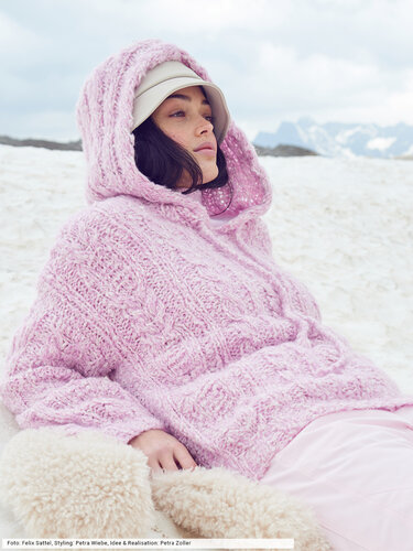 Kapuzenpulli mit markanten Zopfstrukturen - Stricken