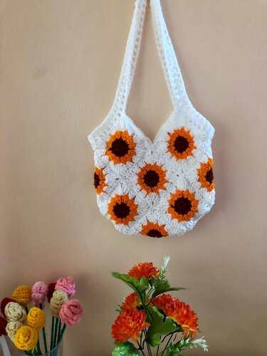 Sunburst Granny Square Bag - Crochet