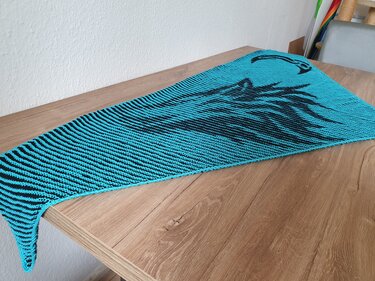 Wolf – Shadow Knitting – Illusion Knitting – Motif Shawl