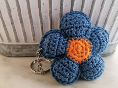 Häkelanleitung Schlüsselanhänger/kleiner Anhänger Blume