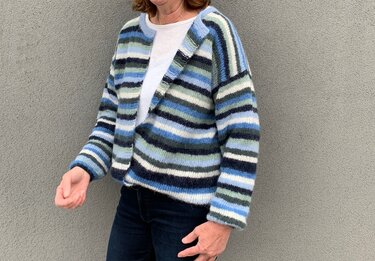 Strickmuster für bunte Jacke in Größen 36 bis 48