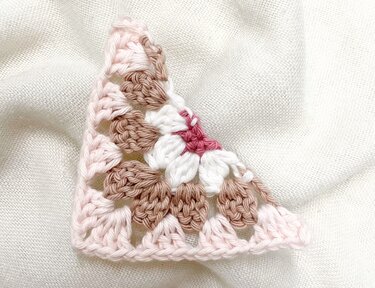 Häkelanleitung Halbes Granny Square „Daisy“ | Quadratisch