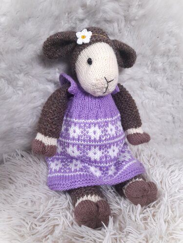 Sheep Lisa - Knitting