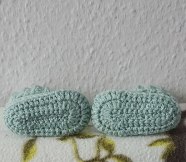 Crochet Pattern for the Baby Booties Angel!