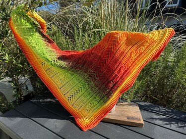 Crochet Pattern Triangular Scarf "Nikaia"