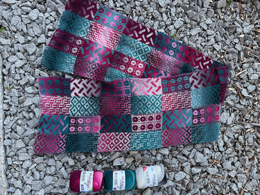 Patchworkschal Claudia, gestickt - Stricken