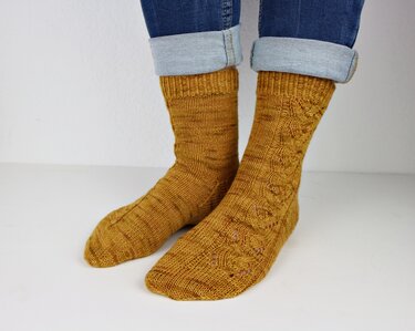 Knitting pattern socks "Die Gelben"