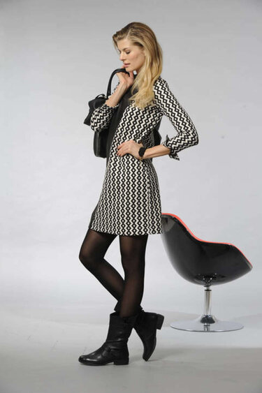 Nähanleitung: Etuikleid mit asymmetrischem Vorderteil aus Lederimitat