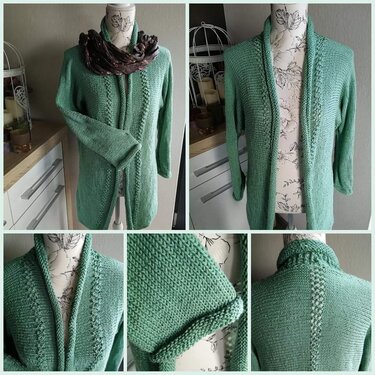 Hellgrüne Damen-Strickjacke mit offenem Schnitt, Schalkragen und vertikalem Zopfmuster auf Schneiderpuppe
