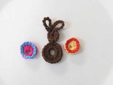 Anleitung Osterhase mit Ostereiern häkeln als Streudeko