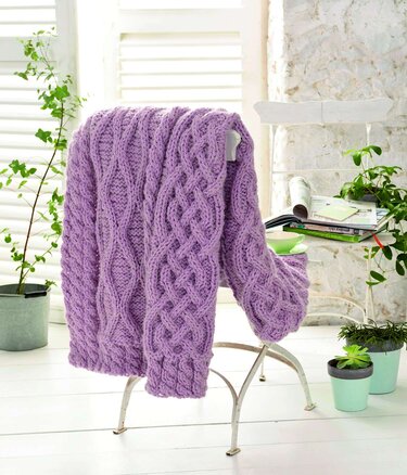 Strickanleitung: Kuscheldecke mit verschiedenen Zopfmuster