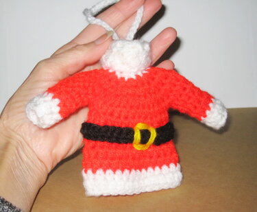 Pattern Santa sweater ornament - Crochet