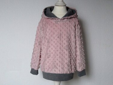 Rosa Kinder-Kapuzenpullover mit genopptem Stoff, Teddy-Motiv und grauen gestreiften Bündchen