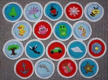 2cm Minis jeweils mit 3cm Button 54 Motive Stickdatei - Sticken