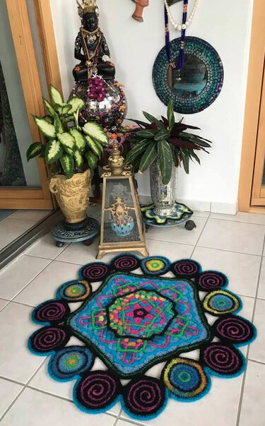 FilzwolleTeppich  "Circle of Harmony" - Felting