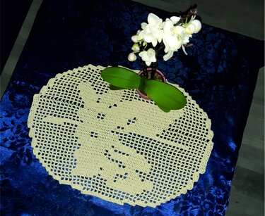 Tischdeckchen rund verliebte Häschen Häkelanleitung