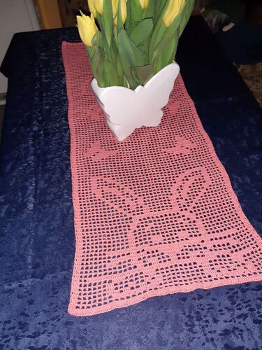 Tischläufer lachendes Häschen Häkelanleitung