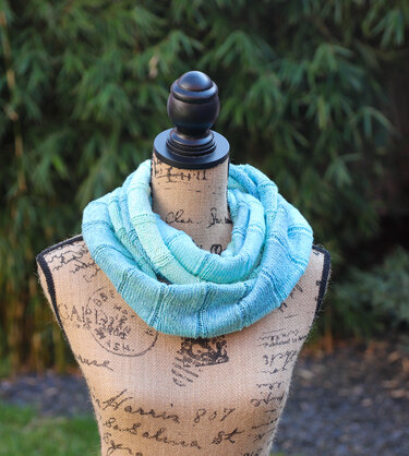 Loop Shawl Trace Knitting Pattern