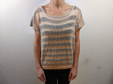 Strickanleitung Shirt mit Lochmuster-Streifen - Bild 2