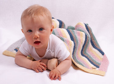 Strickanleitung Babydecke Farbenspiel in der Größe 65x65 cm - Bild 3