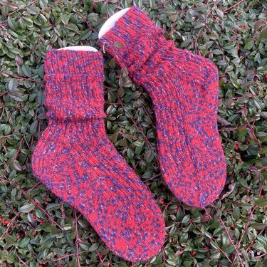 Ein bisschen strukturiert - Sockenanleitung - Stricken