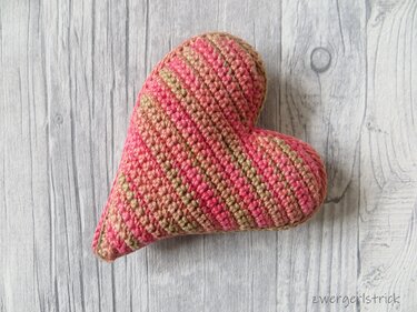 einfaches und gebogenes Herz - Häkelanleitung für zwei Herzen - Bild 6